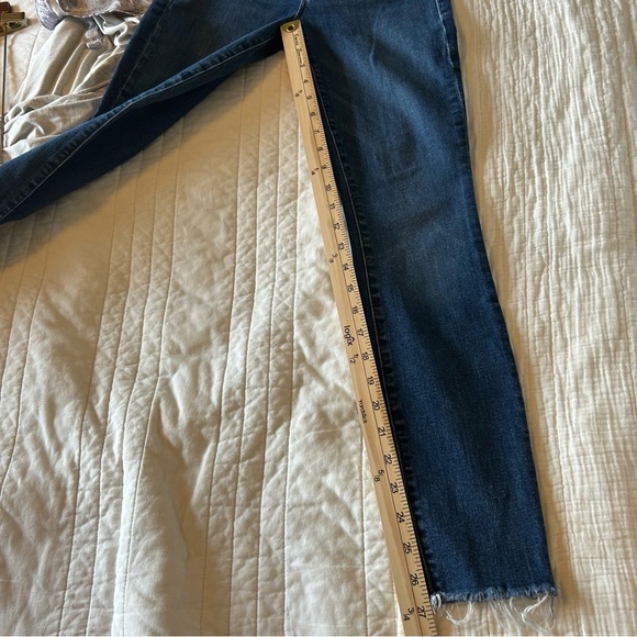 MOTHER The Looker Ankle Fray Jeans in Invitation Only Wash. Size. 25. - Picture 16 of 16